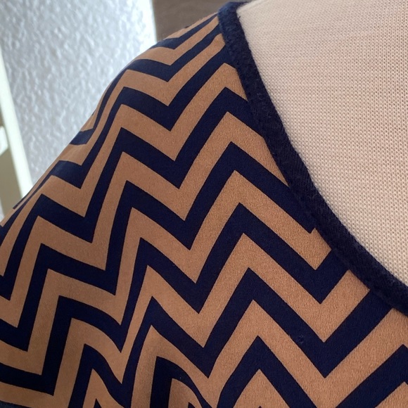 Espresso Abstract Print Chevron Navy Blue & Dusty Pink w Solid Navy Bac… - Picture 4 of 11